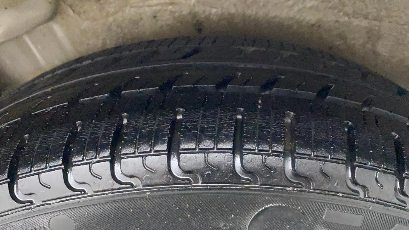 2017 Maruti Wagon R 1.0 VXI, CNG, Manual, 73,084 km, Right Rear Tyre Tread