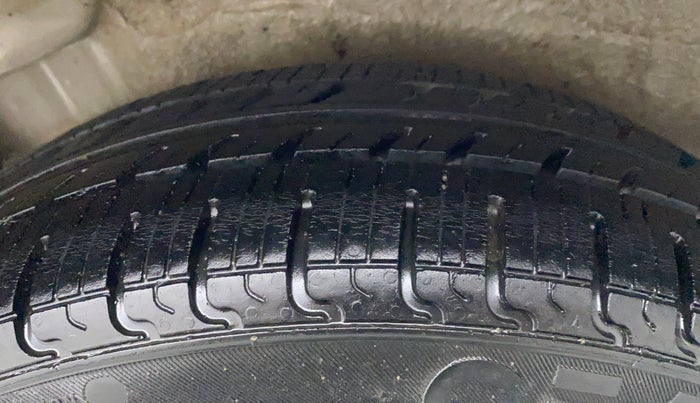 2017 Maruti Wagon R 1.0 VXI, CNG, Manual, 73,084 km, Right Rear Tyre Tread