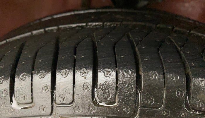 2014 Maruti Alto K10 LXI CNG, CNG, Manual, 30,630 km, Right Front Tyre Tread
