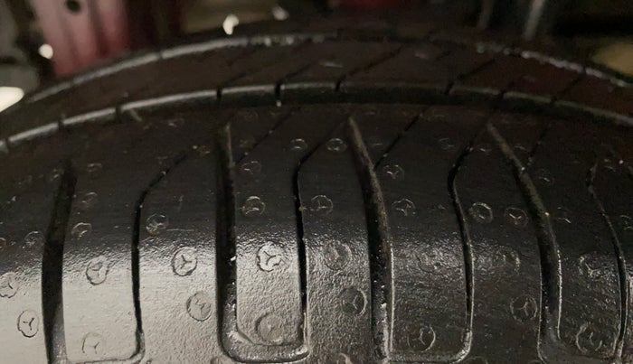 2014 Maruti Alto K10 LXI CNG, CNG, Manual, 30,630 km, Right Rear Tyre Tread