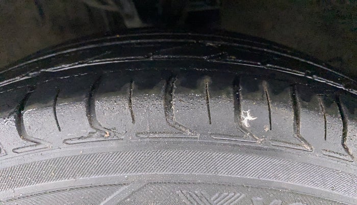 2010 Hyundai i10 MAGNA 1.2, Petrol, Manual, 85,321 km, Left Front Tyre Tread
