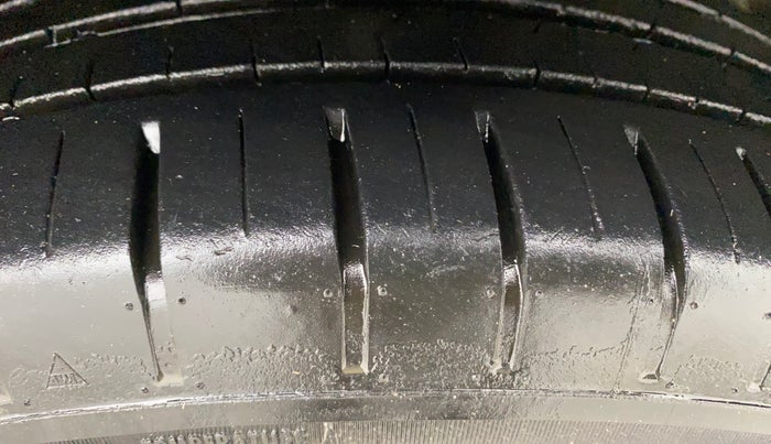 2020 Toyota Glanza G, Petrol, Manual, 64,711 km, Right Front Tyre Tread