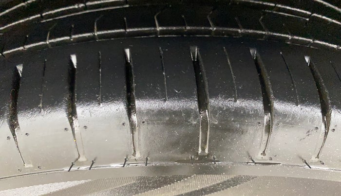 2020 Toyota Glanza G, Petrol, Manual, 64,711 km, Left Front Tyre Tread