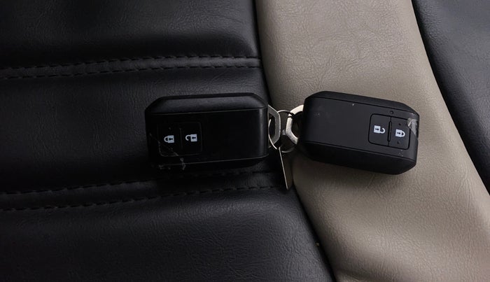 2020 Toyota Glanza G, Petrol, Manual, 64,711 km, Key Close Up