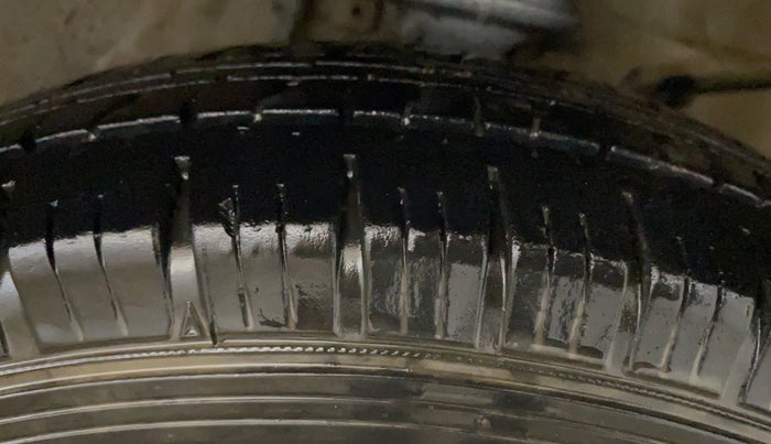 2019 Maruti Alto LXI CNG, CNG, Manual, 44,318 km, Right Front Tyre Tread