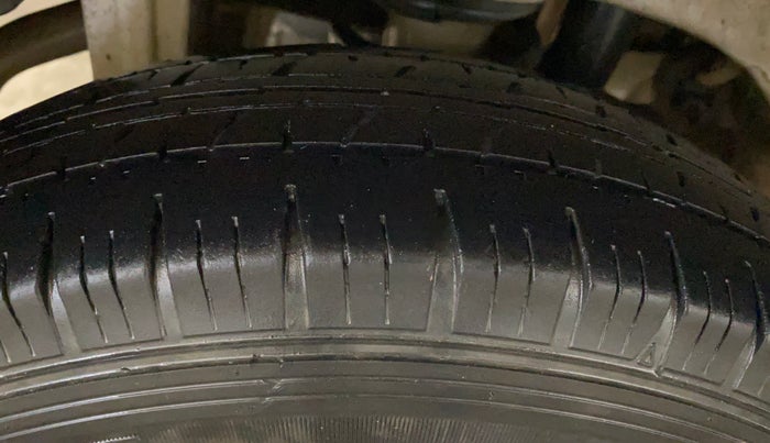 2019 Maruti Alto LXI CNG, CNG, Manual, 44,318 km, Right Rear Tyre Tread