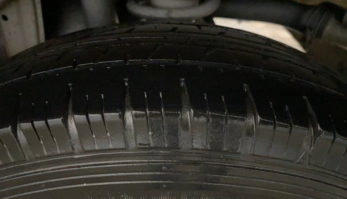 2019 Maruti Alto LXI CNG, CNG, Manual, 44,318 km, Left Rear Tyre Tread