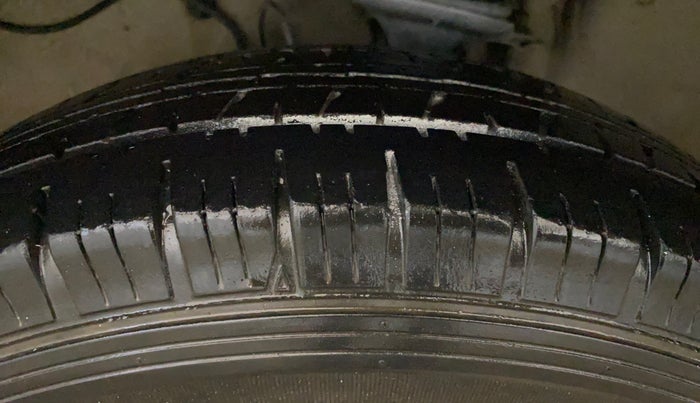 2019 Maruti Alto LXI CNG, CNG, Manual, 44,318 km, Left Front Tyre Tread