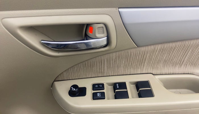 2014 Maruti Ertiga ZXI, Petrol, Manual, 67,372 km, Driver Side Door Panels Control