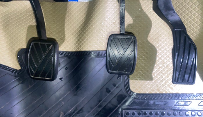 2014 Maruti Ertiga ZXI, Petrol, Manual, 67,372 km, Pedals