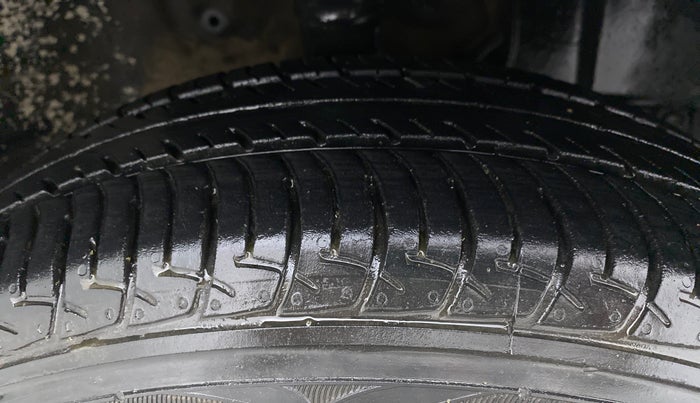 2019 Maruti New Wagon-R ZXI 1.2 old, CNG, Manual, 93,341 km, Right Front Tyre Tread