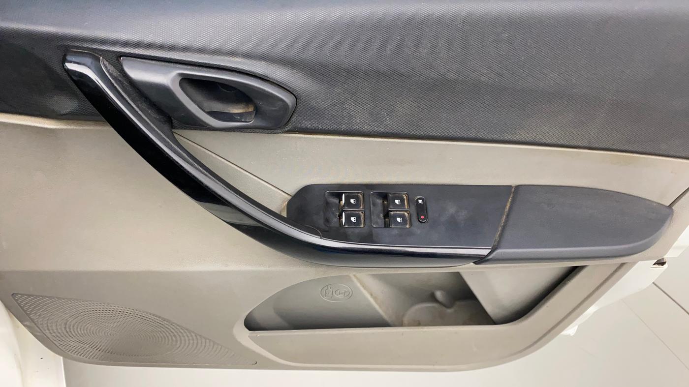 2017 Tata Tiago XT DIESEL, Diesel, Manual, 79,339 km, Driver Side Door Panels Control