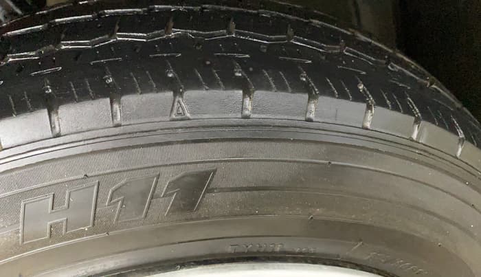 2025 Maruti Swift VXi (O) CNG, CNG, Manual, 10,617 km, Right Front Tyre Tread