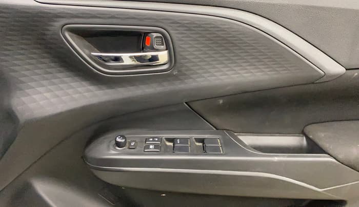 2025 Maruti Swift VXi (O) CNG, CNG, Manual, 10,617 km, Driver Side Door Panels Control