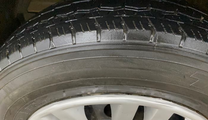 2025 Maruti Swift VXi (O) CNG, CNG, Manual, 10,617 km, Left Front Tyre Tread