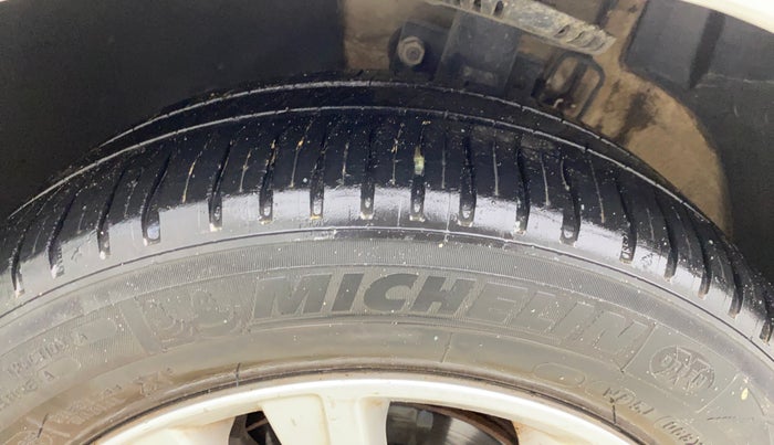 2013 Volkswagen Polo HIGHLINE1.2L, Petrol, Manual, 86,334 km, Left Front Tyre Tread