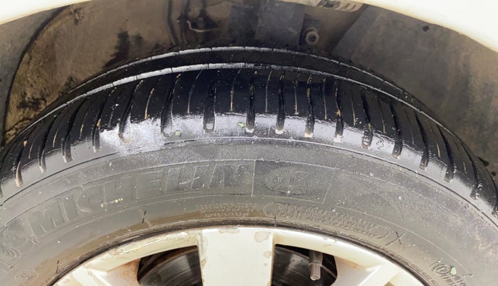 2013 Volkswagen Polo HIGHLINE1.2L, Petrol, Manual, 86,334 km, Right Front Tyre Tread