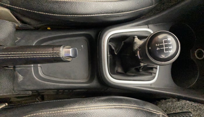 2013 Volkswagen Polo HIGHLINE1.2L, Petrol, Manual, 86,334 km, Gear Lever