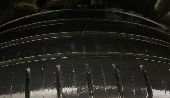 2022 Maruti Baleno ALPHA 1.2 AGS, Petrol, Automatic, 47,946 km, Right Rear Tyre Tread