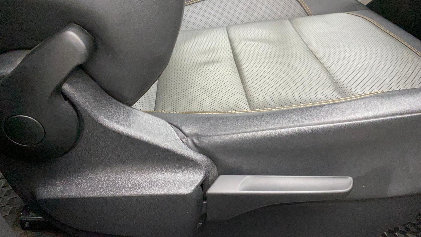 2022 Skoda KUSHAQ STYLE 1.0L TSI MT, Petrol, Manual, 34,005 km, Driver Side Adjustment Panel
