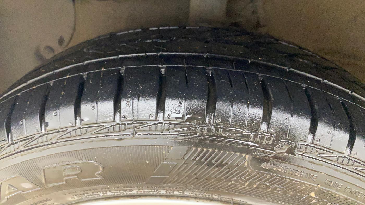 2017 Hyundai Xcent SX 1.2, Petrol, Manual, 75,896 km, Left Front Tyre Tread