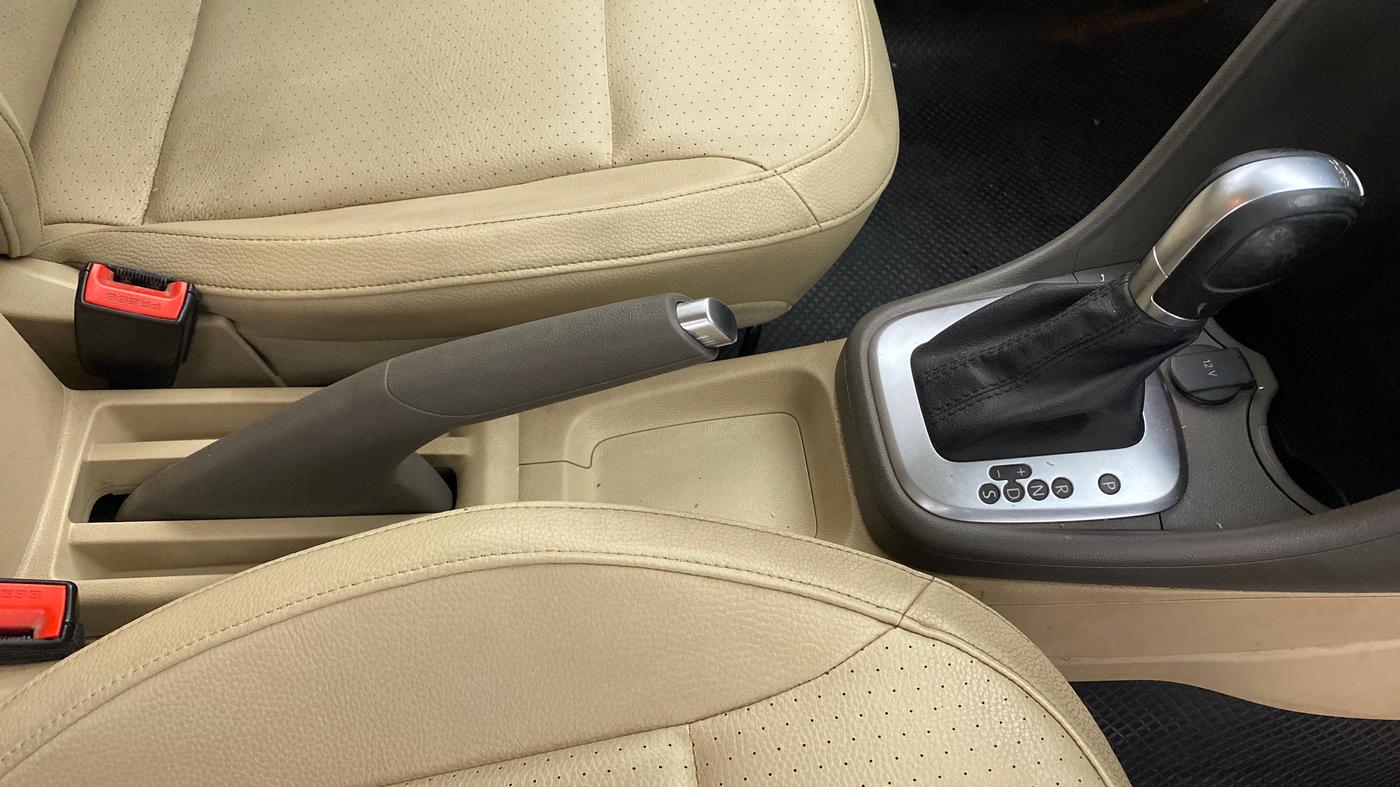 2018 Volkswagen Vento 1.2 TSI HIGHLINE PLUS AT, Petrol, Automatic, 57,569 km, Gear Lever