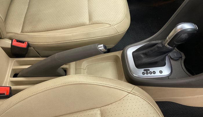 2018 Volkswagen Vento 1.2 TSI HIGHLINE PLUS AT, Petrol, Automatic, 57,569 km, Gear Lever
