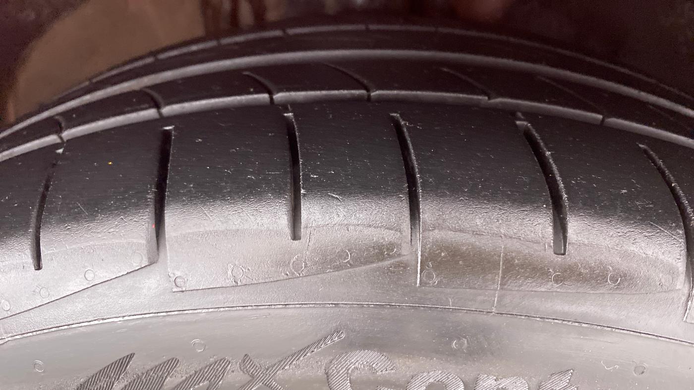 2018 Volkswagen Vento 1.2 TSI HIGHLINE PLUS AT, Petrol, Automatic, 57,569 km, Right Front Tyre Tread