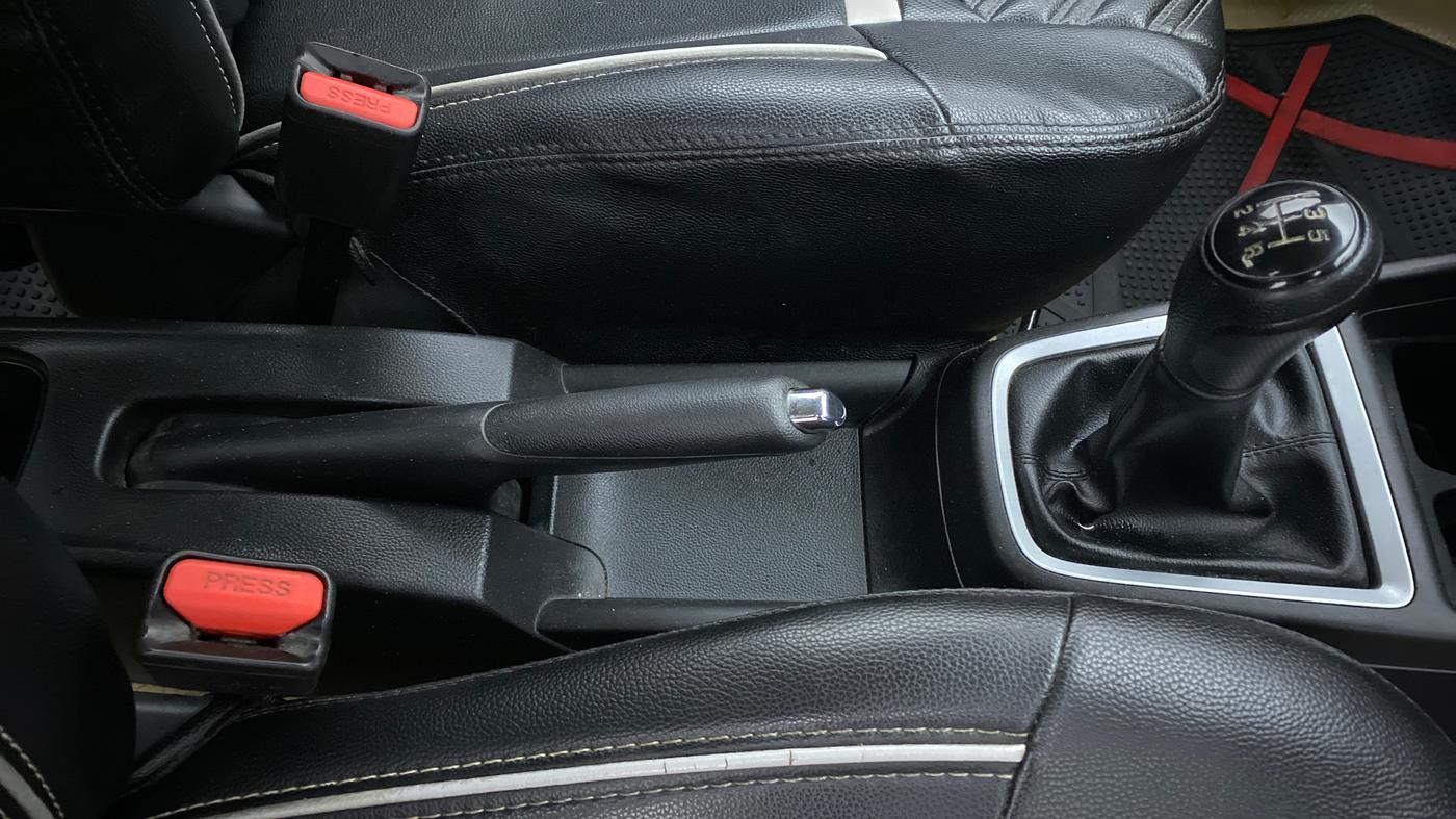 2019 Maruti Swift VXI, Petrol, Manual, 44,378 km, Gear Lever