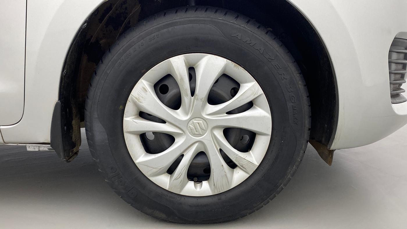 2019 Maruti Swift VXI, Petrol, Manual, 44,378 km, Right Front Wheel