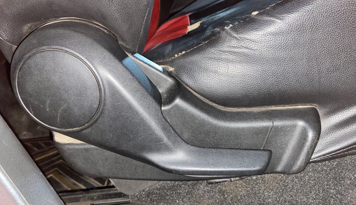 2018 Maruti IGNIS ZETA 1.2, Petrol, Manual, 1,04,808 km, Driver Side Adjustment Panel