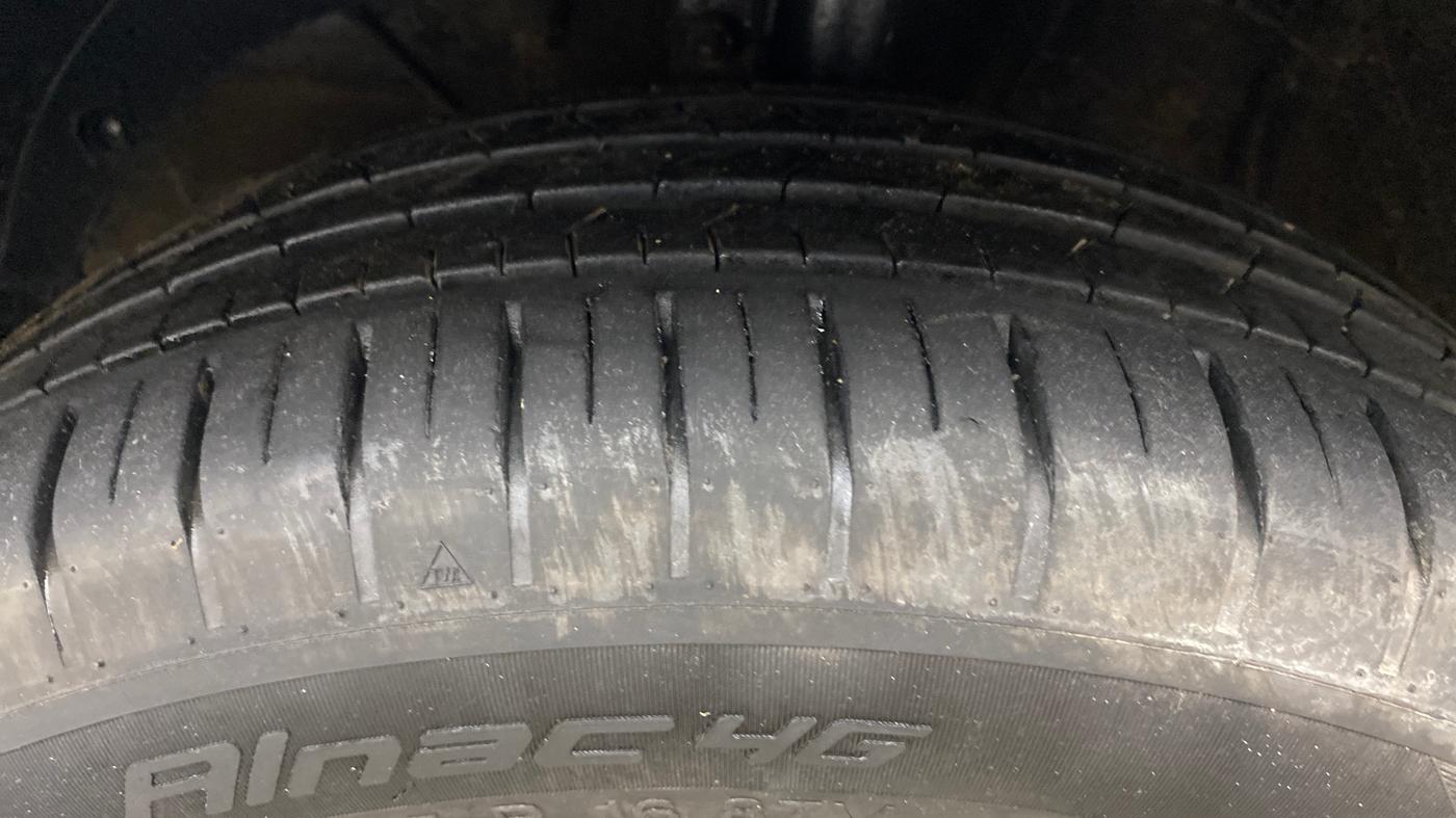 2017 Maruti Baleno ZETA PETROL 1.2, Petrol, Manual, 99,120 km, Left Front Tyre Tread