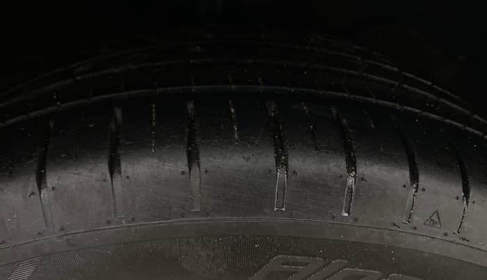 2017 Maruti Baleno ZETA PETROL 1.2, Petrol, Manual, 98,971 km, Right Front Tyre Tread