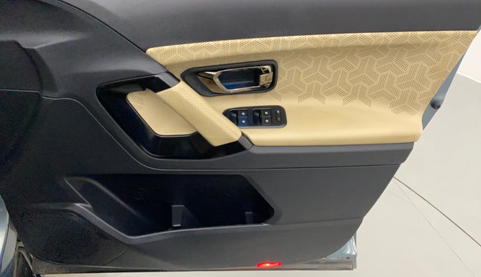 2022 Tata Safari XZA PLUS 6S ADVENTURE, Diesel, Automatic, 21,483 km, Driver Side Door Panels Control