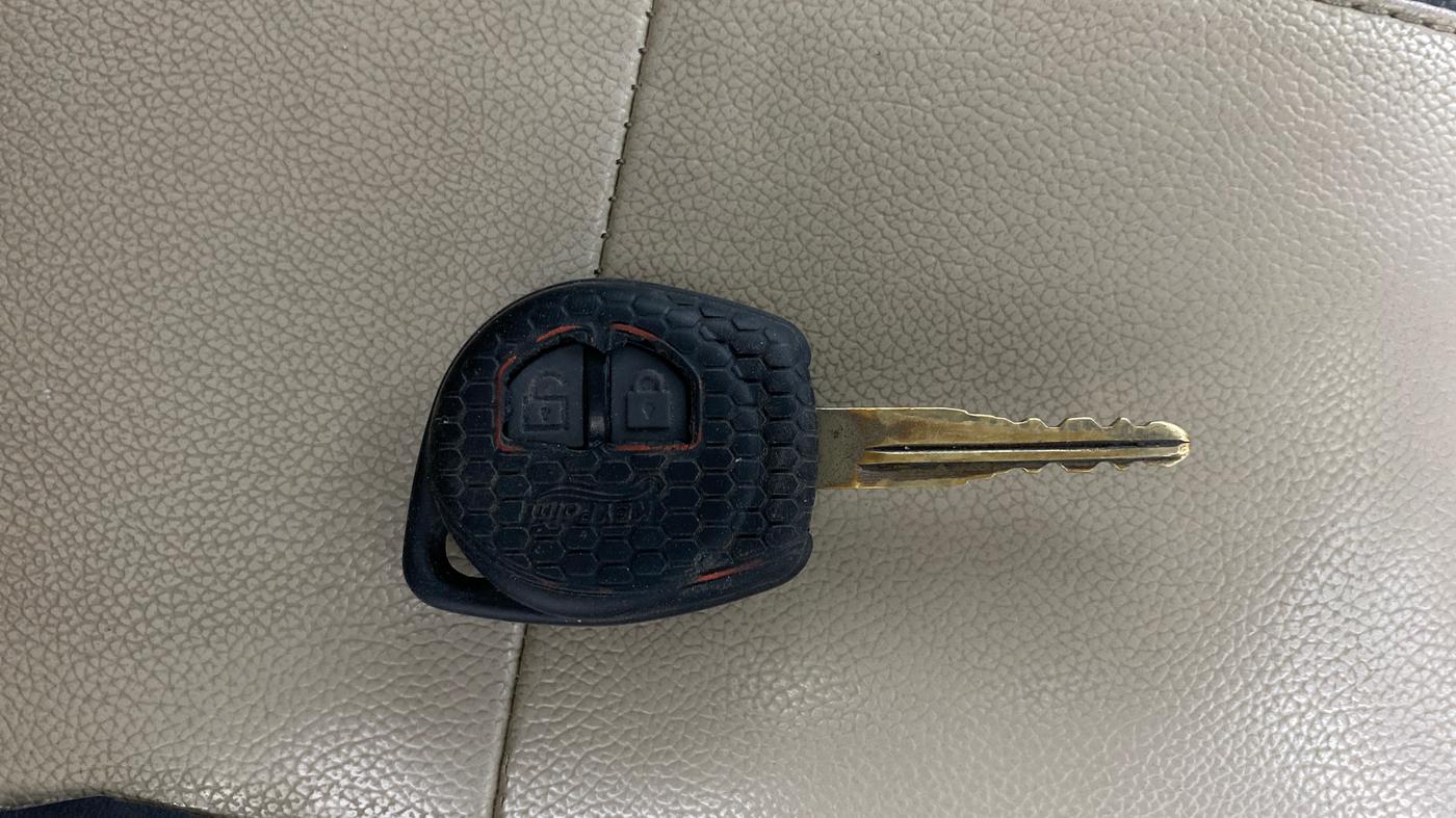 2015 Maruti Swift Dzire VXI, Petrol, Manual, 65,853 km, Key Close Up