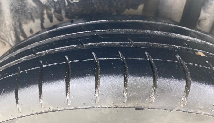2015 Maruti Swift Dzire VXI, Petrol, Manual, 65,853 km, Left Rear Tyre Tread
