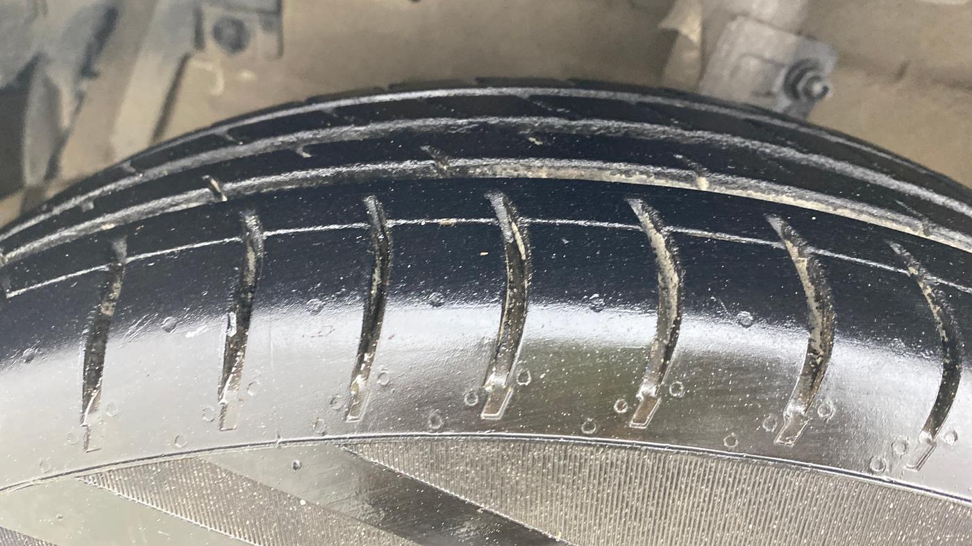 2015 Maruti Swift Dzire VXI, Petrol, Manual, 65,853 km, Left Front Tyre Tread