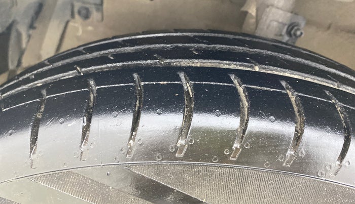 2015 Maruti Swift Dzire VXI, Petrol, Manual, 65,853 km, Left Front Tyre Tread