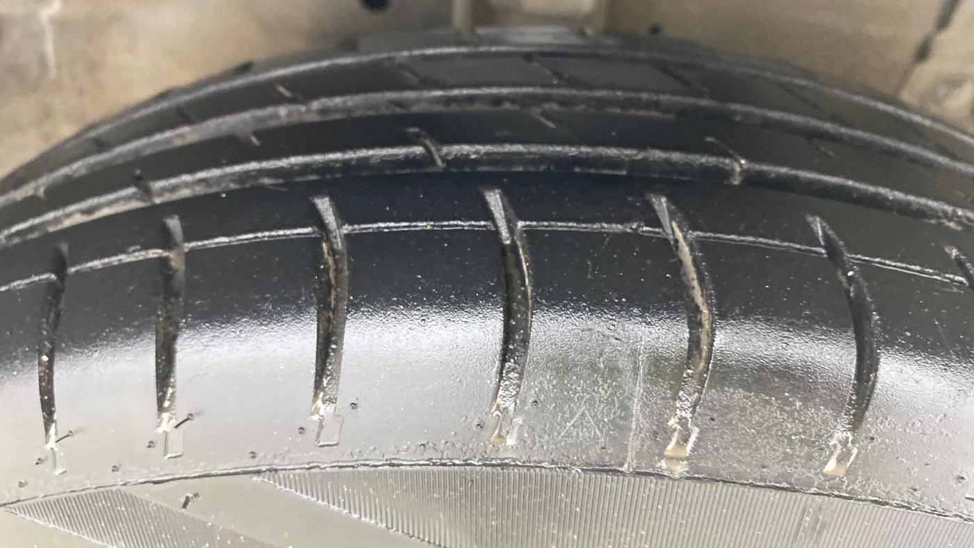 2015 Maruti Swift Dzire VXI, Petrol, Manual, 65,853 km, Right Front Tyre Tread