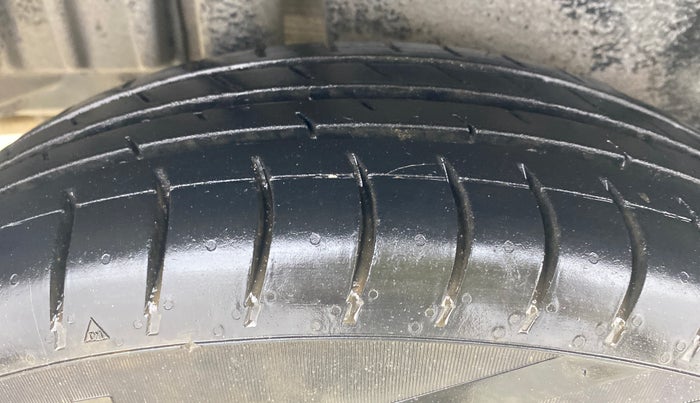 2015 Maruti Swift Dzire VXI, Petrol, Manual, 65,853 km, Right Rear Tyre Tread