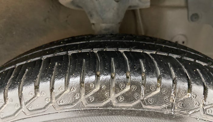 2012 Hyundai Eon D-LITE+, Petrol, Manual, 31,576 km, Right Front Tyre Tread