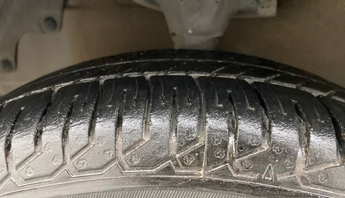 2012 Hyundai Eon D-LITE+, Petrol, Manual, 31,576 km, Left Front Tyre Tread