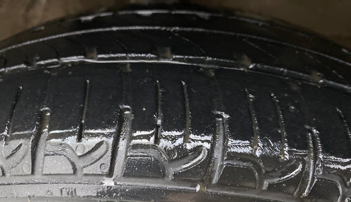 2016 Maruti Wagon R 1.0 VXI AMT, Petrol, Automatic, 46,138 km, Left Front Tyre Tread