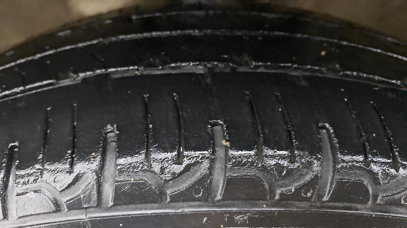2016 Maruti Wagon R 1.0 VXI AMT, Petrol, Automatic, 46,138 km, Right Front Tyre Tread