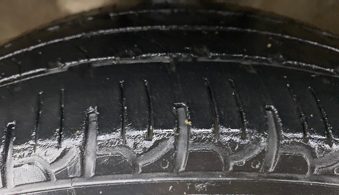 2016 Maruti Wagon R 1.0 VXI AMT, Petrol, Automatic, 46,138 km, Right Front Tyre Tread