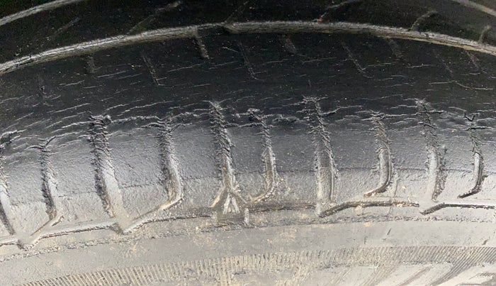 2016 Hyundai Elite i20 SPORTZ 1.2, Petrol, Manual, 32,569 km, Left Front Tyre Tread