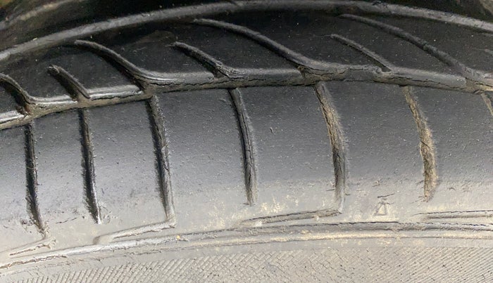 2016 Hyundai Elite i20 SPORTZ 1.2, Petrol, Manual, 32,569 km, Right Front Tyre Tread