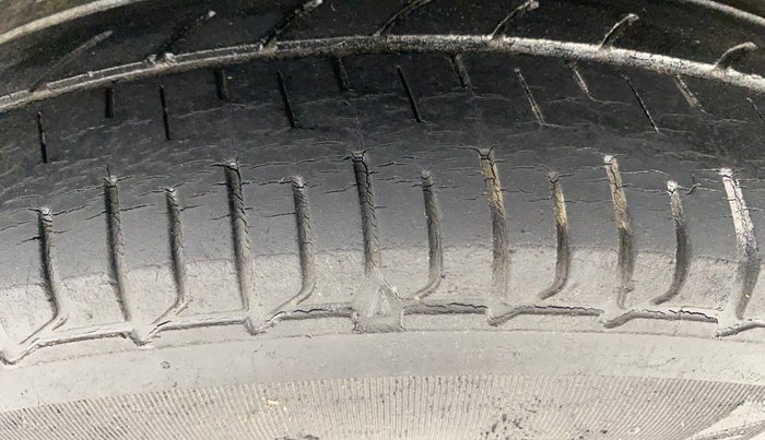 2016 Hyundai Elite i20 SPORTZ 1.2, Petrol, Manual, 32,569 km, Right Rear Tyre Tread