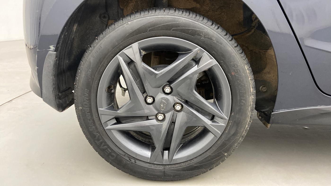 2021 Hyundai NEW I20 SPORTZ 1.2 AT, Petrol, Automatic, 12,665 km, Right Rear Wheel