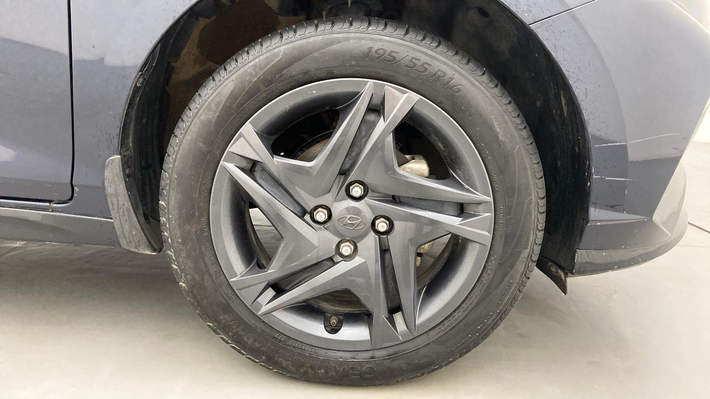 2021 Hyundai NEW I20 SPORTZ 1.2 AT, Petrol, Automatic, 12,665 km, Right Front Wheel